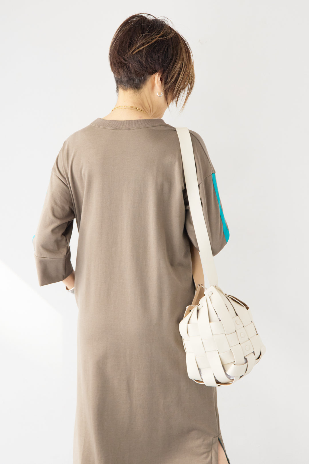 テープラインカットワンピース