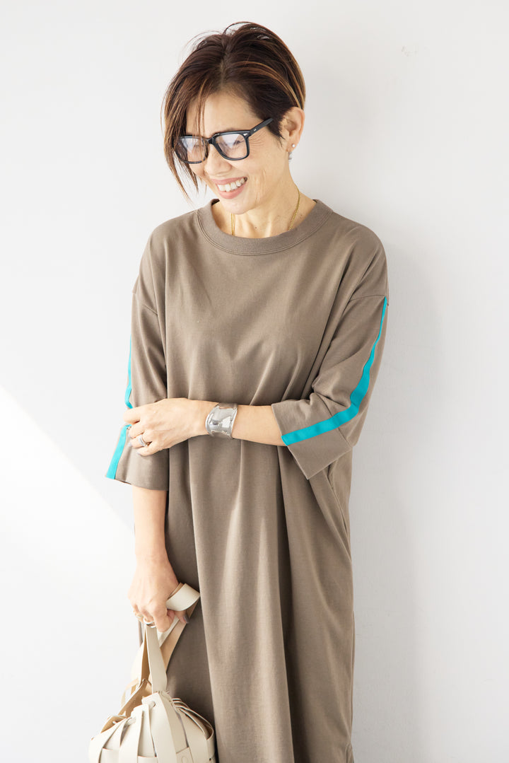 テープラインカットワンピース