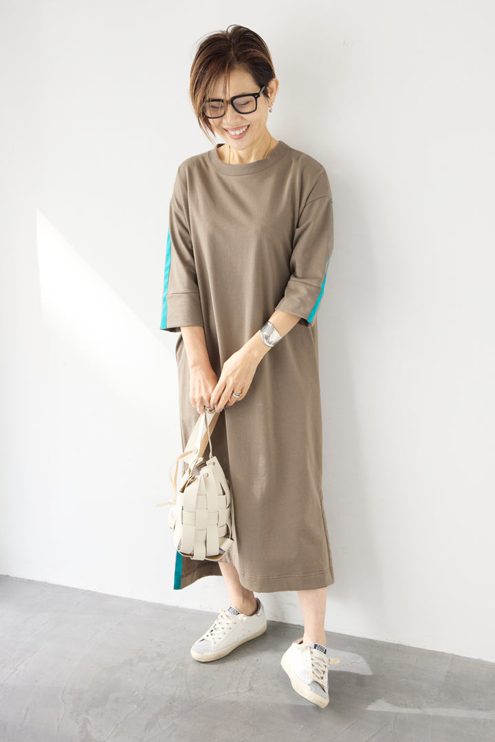 テープラインカットワンピース