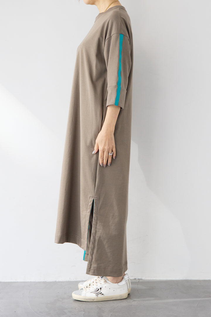 テープラインカットワンピース