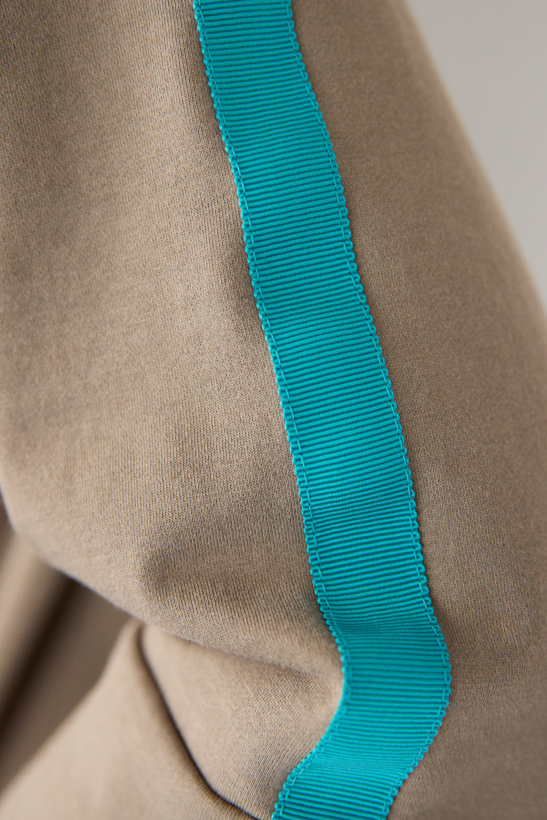 テープラインカットワンピース