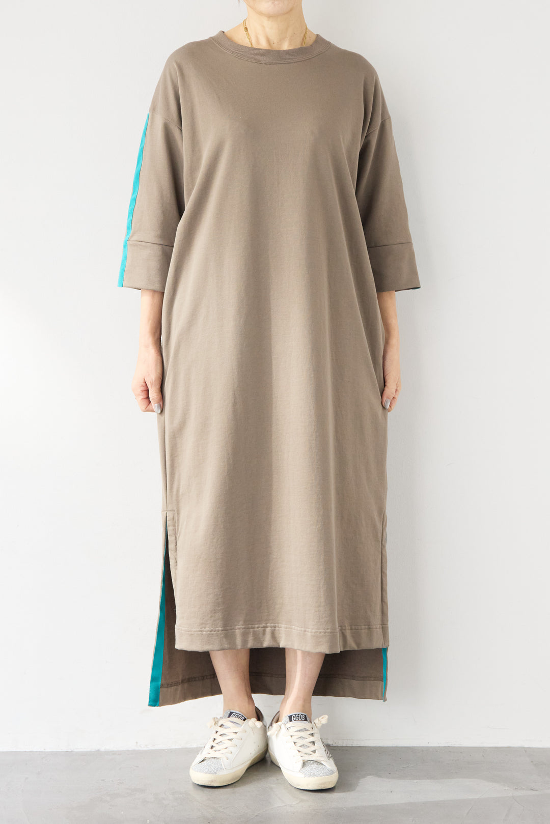 テープラインカットワンピース