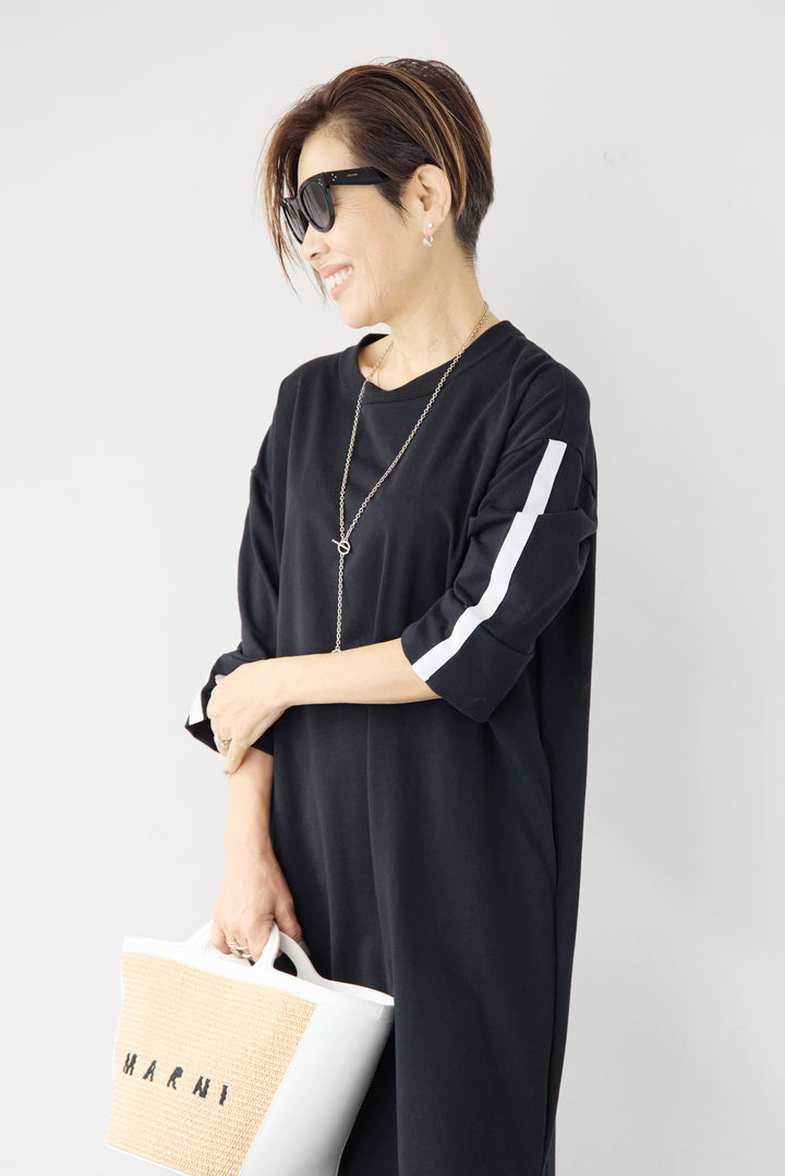 テープラインカットワンピース