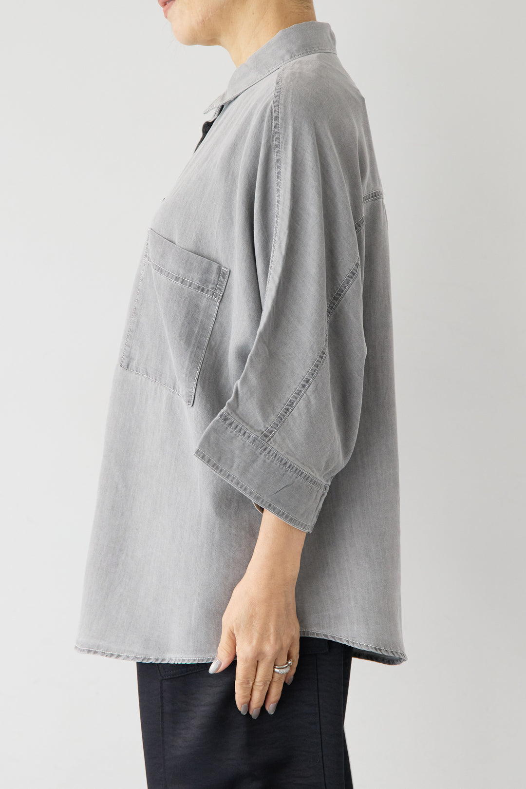 シルクライクデニムドルマンシャツ