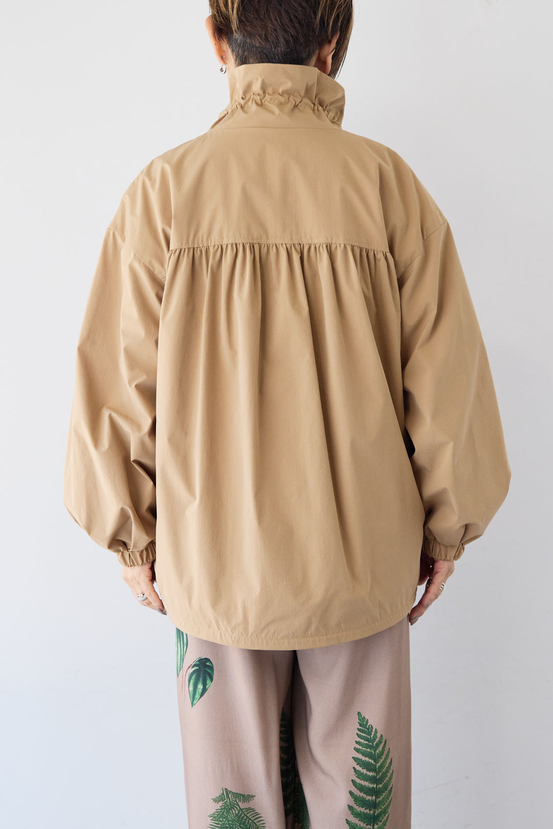 ギャザーネックライトブルゾン