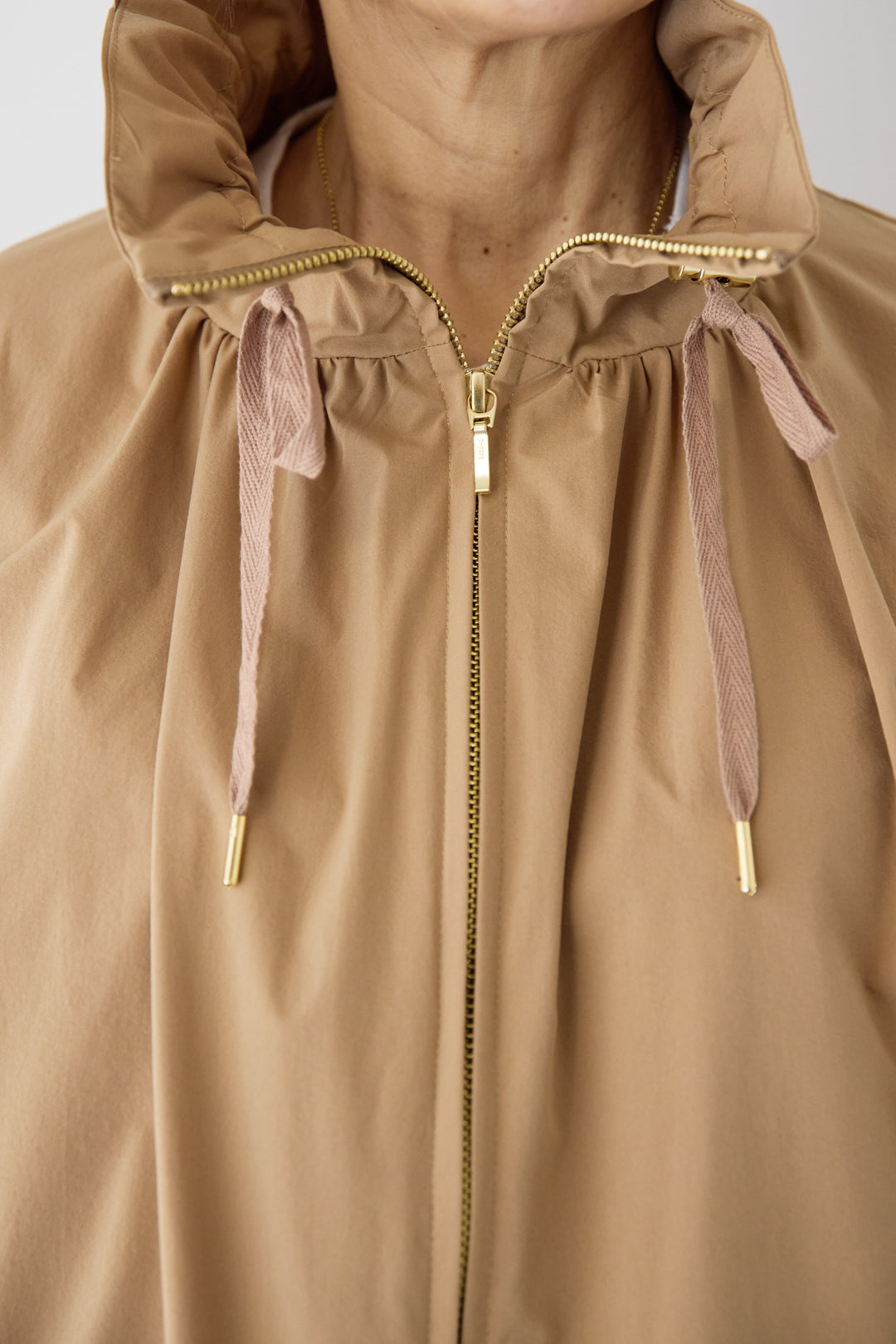 ギャザーネックライトブルゾン