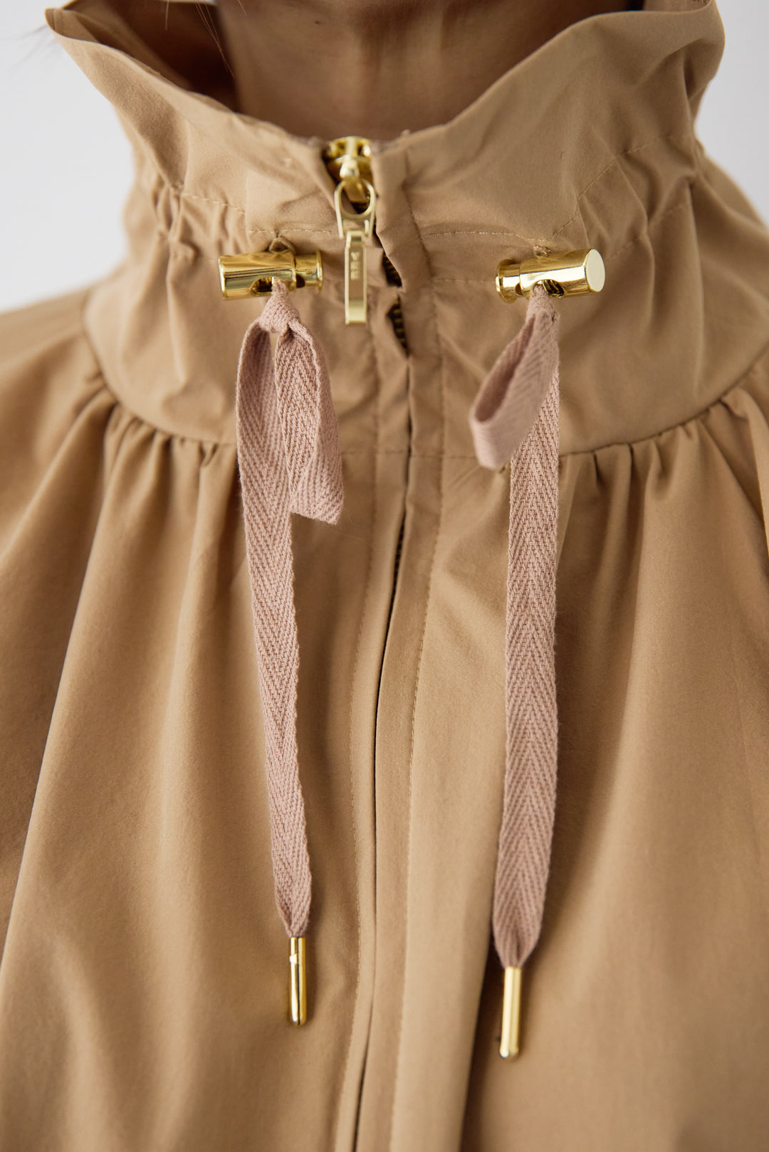 ギャザーネックライトブルゾン