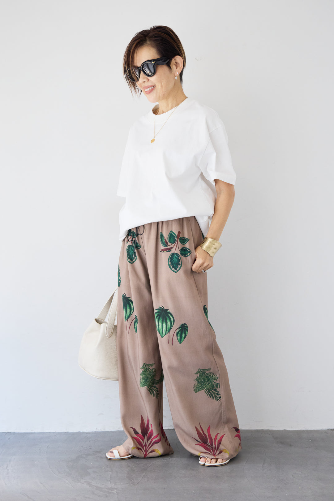 ボタニカルリーフ イージーワイドパンツ