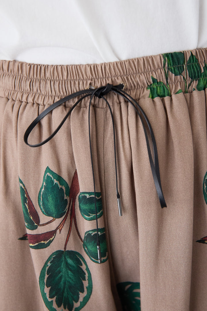 ボタニカルリーフ イージーワイドパンツ