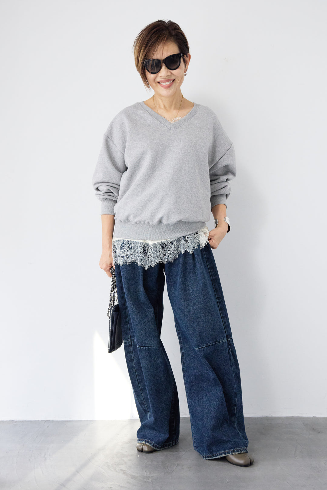 クロップド丈 Vネックスウェット