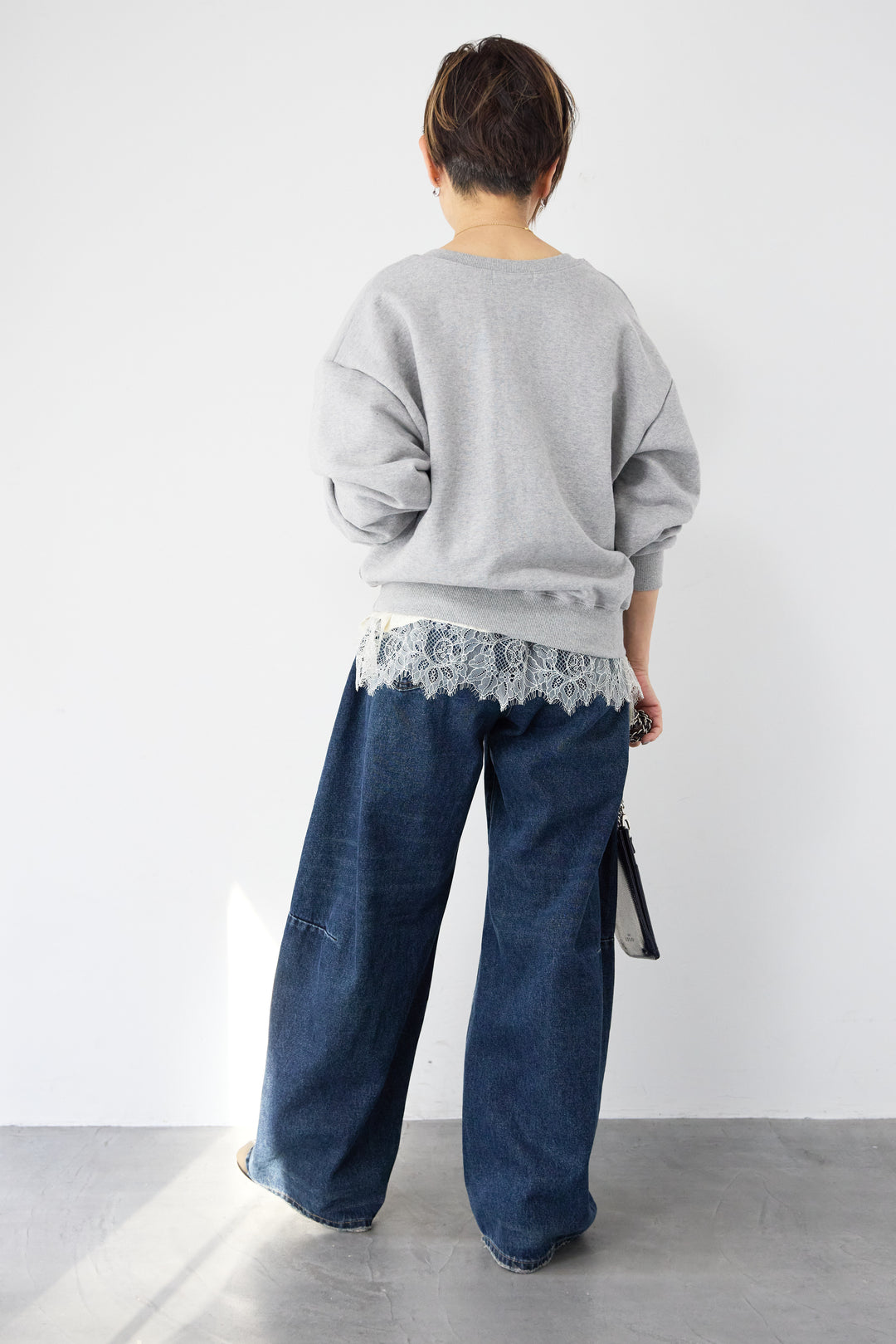 クロップド丈 Vネックスウェット