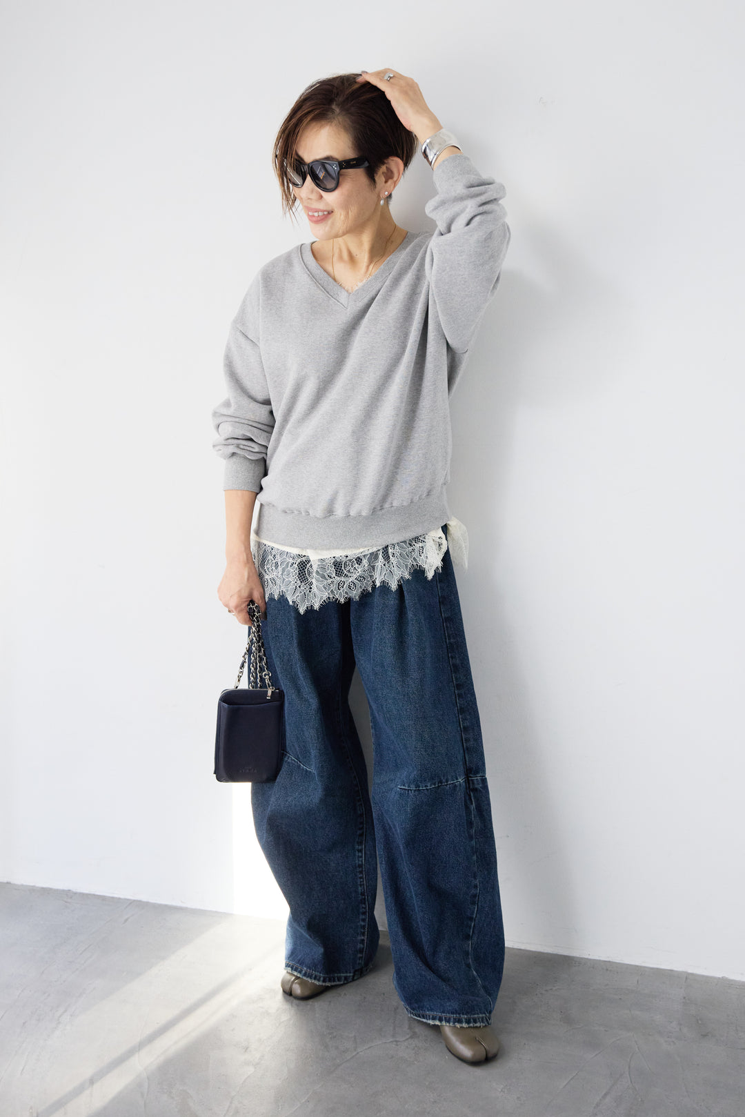 クロップド丈 Vネックスウェット