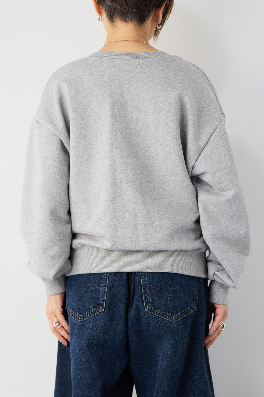 [SET]クロップド丈 Vネックスウェット+シルキーエリュール レースキャミソール(2set)