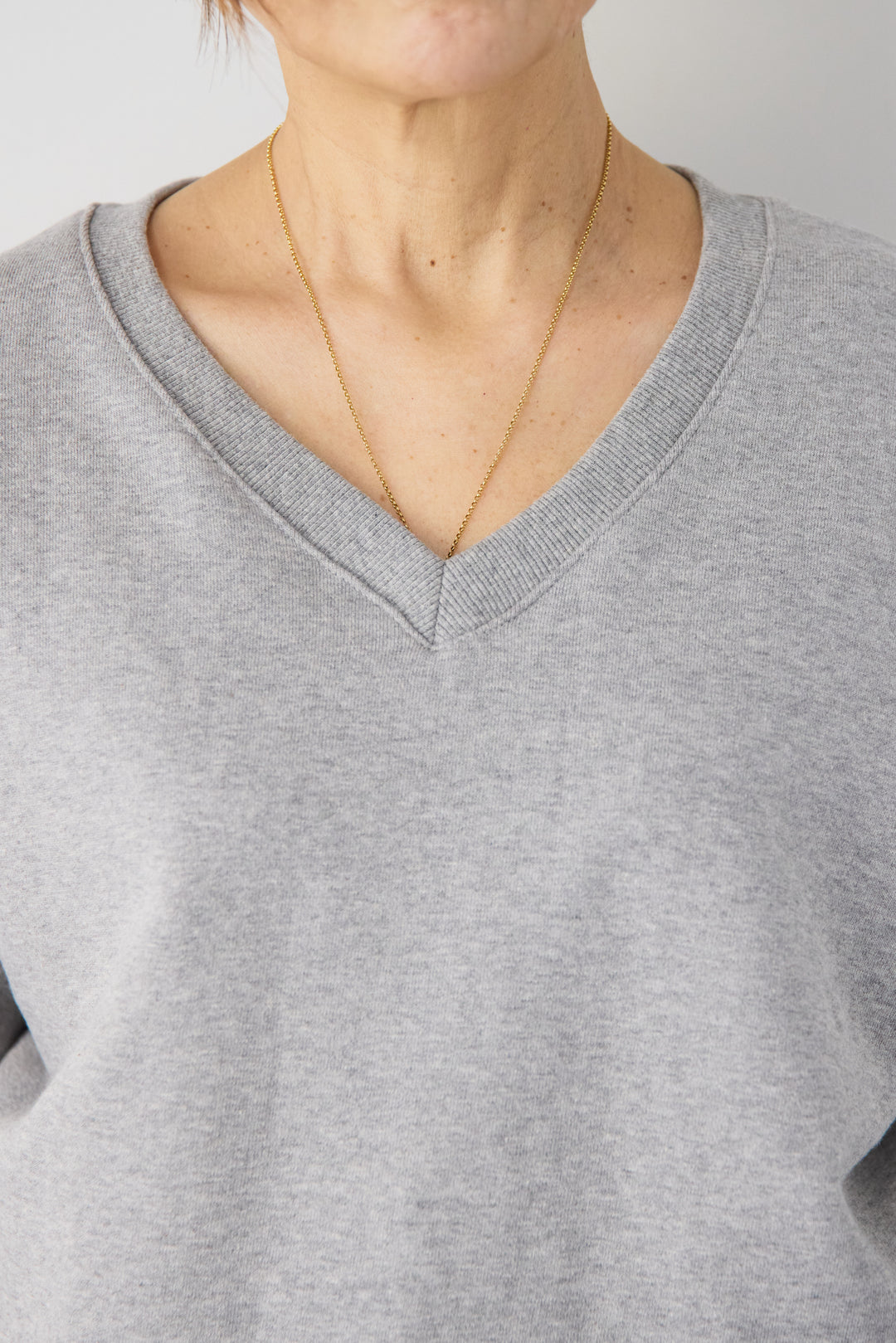 [SET]クロップド丈 Vネックスウェット+シルキーエリュール レースキャミソール(2set)