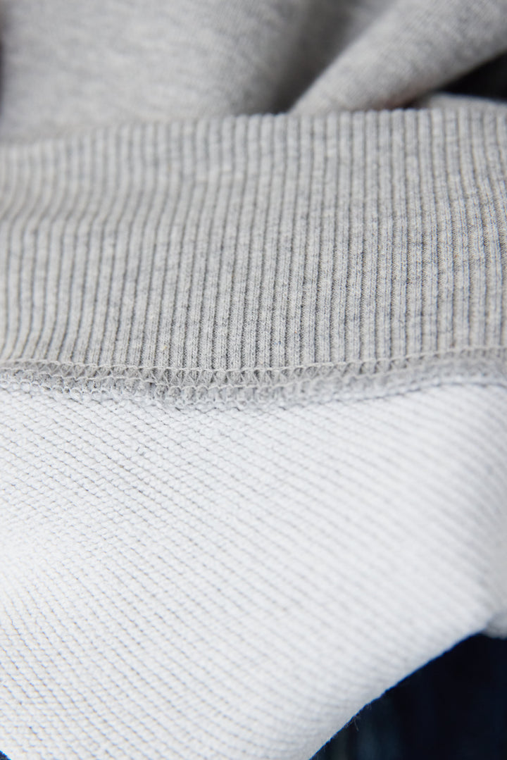 クロップド丈 Vネックスウェット