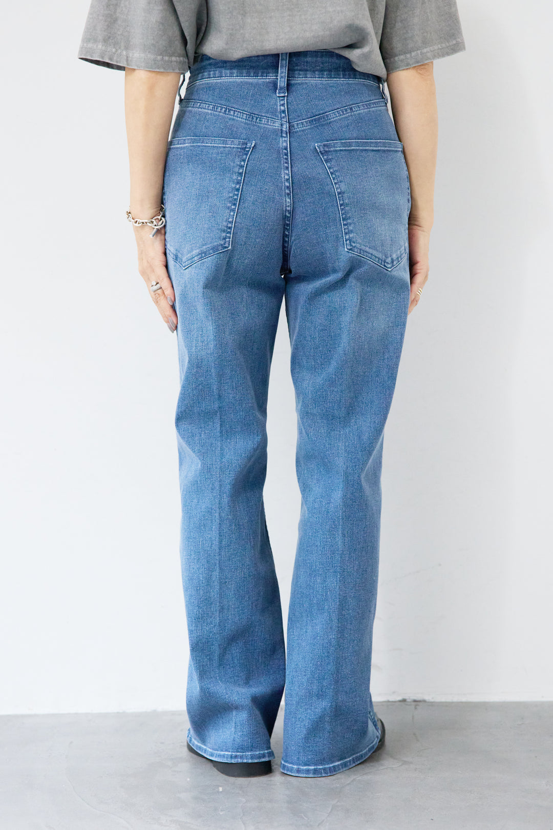 セミフレアデニムパンツ