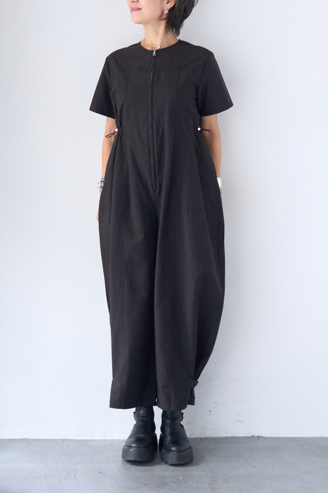 フロントジップコクーンシルエットオールインワン