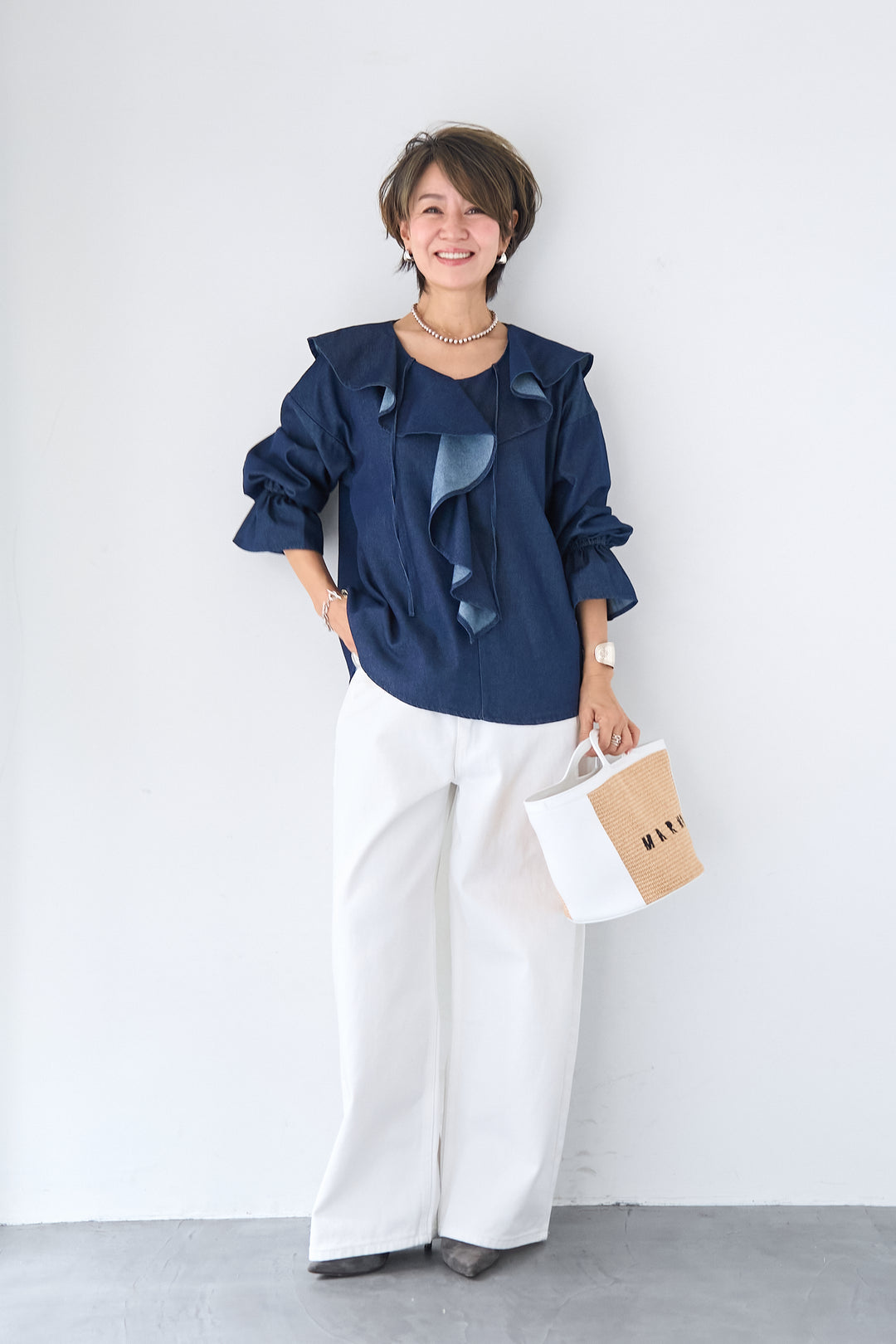 ラッフルカラー ライトデニムブラウス