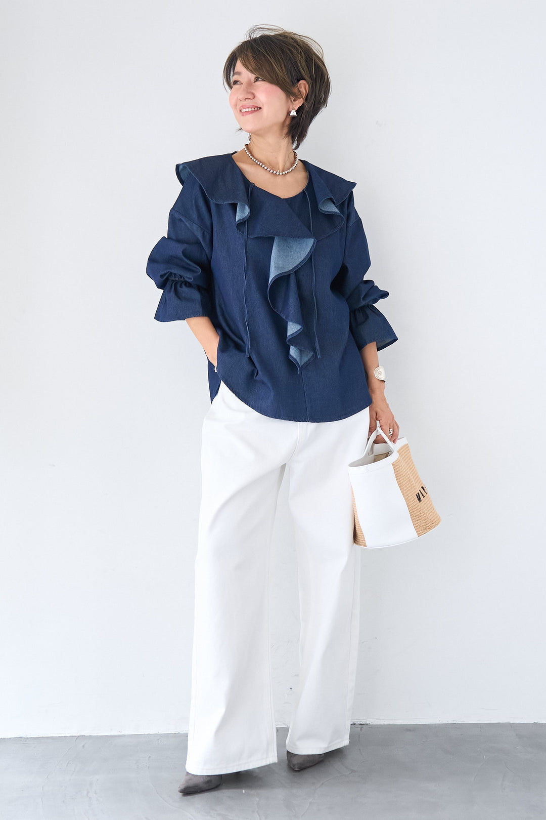 ラッフルカラー ライトデニムブラウス