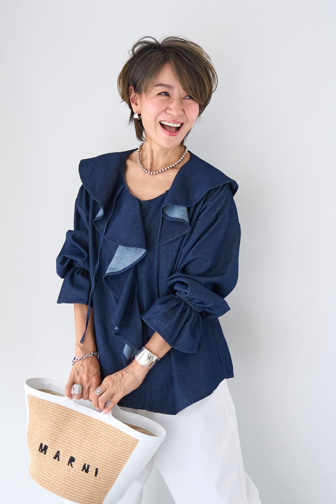 ラッフルカラー ライトデニムブラウス