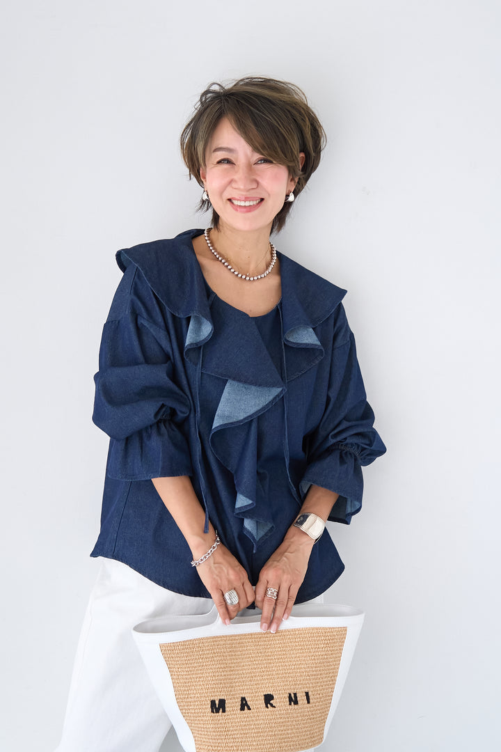 ラッフルカラー ライトデニムブラウス