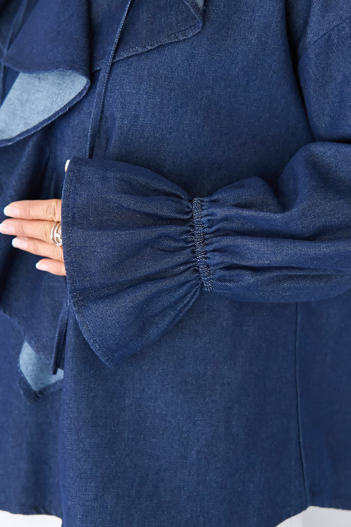 ラッフルカラー ライトデニムブラウス