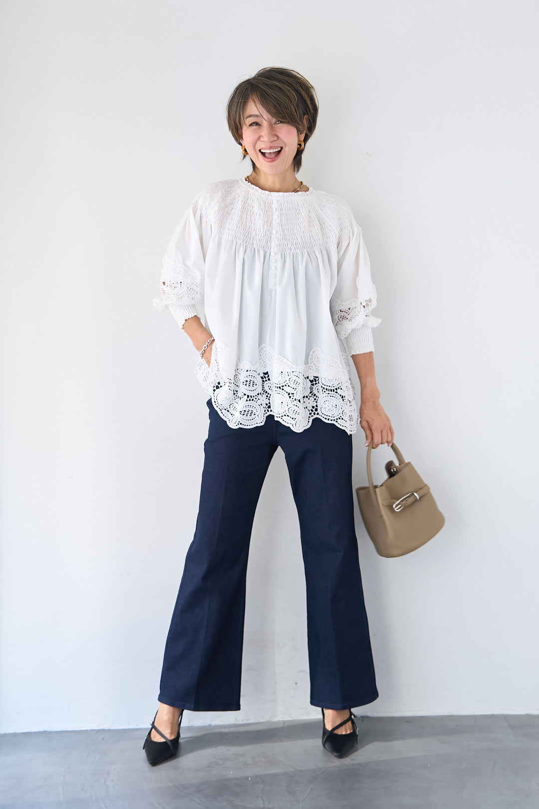 シャーリングネックボリュームブラウス