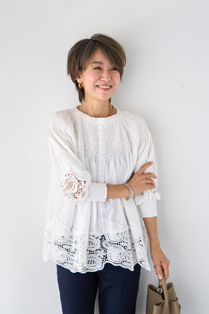 シャーリングネックボリュームブラウス