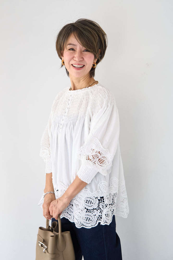 シャーリングネックボリュームブラウス