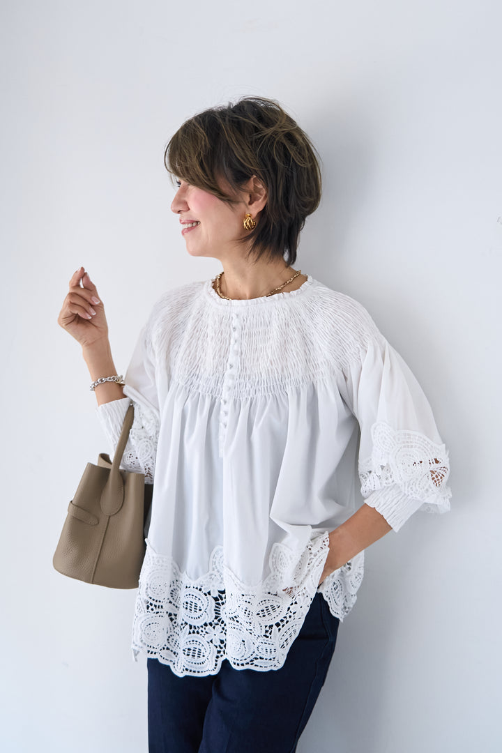 シャーリングネックボリュームブラウス