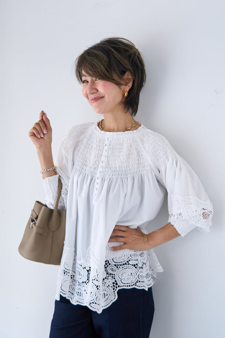 シャーリングネックボリュームブラウス