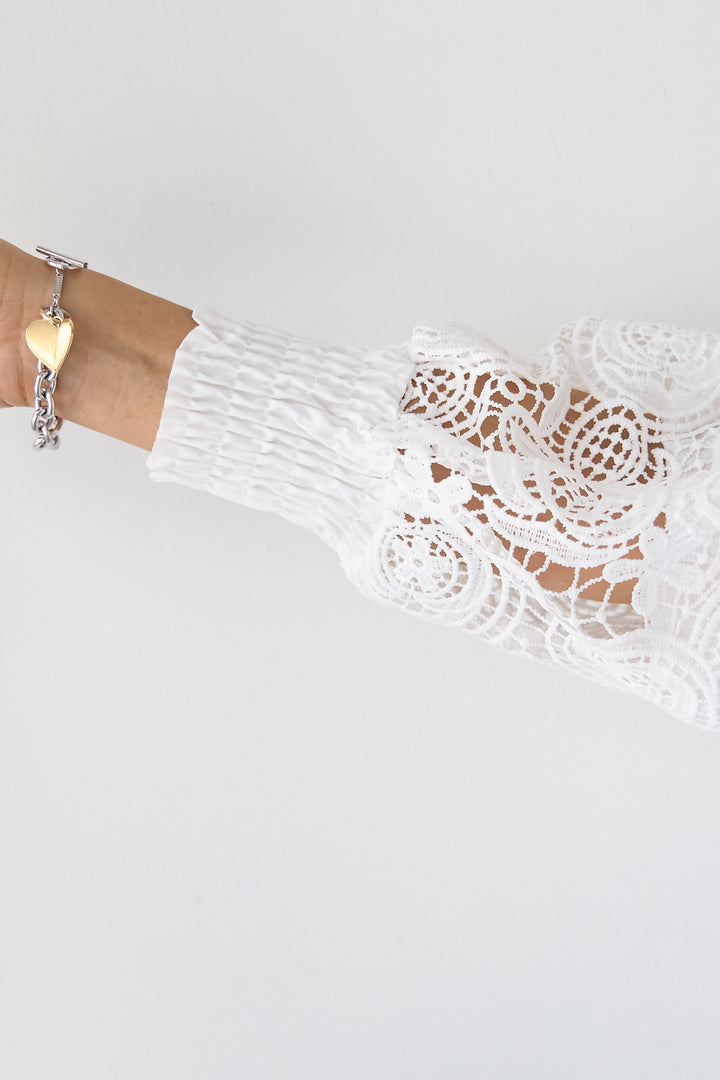 シャーリングネックボリュームブラウス