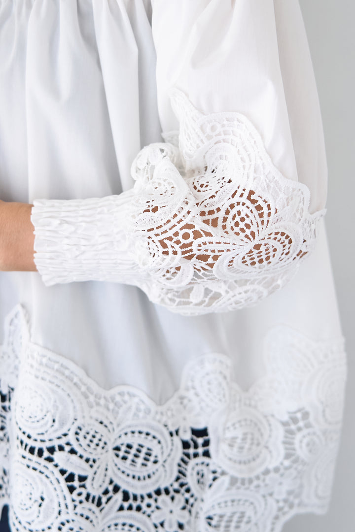 シャーリングネックボリュームブラウス