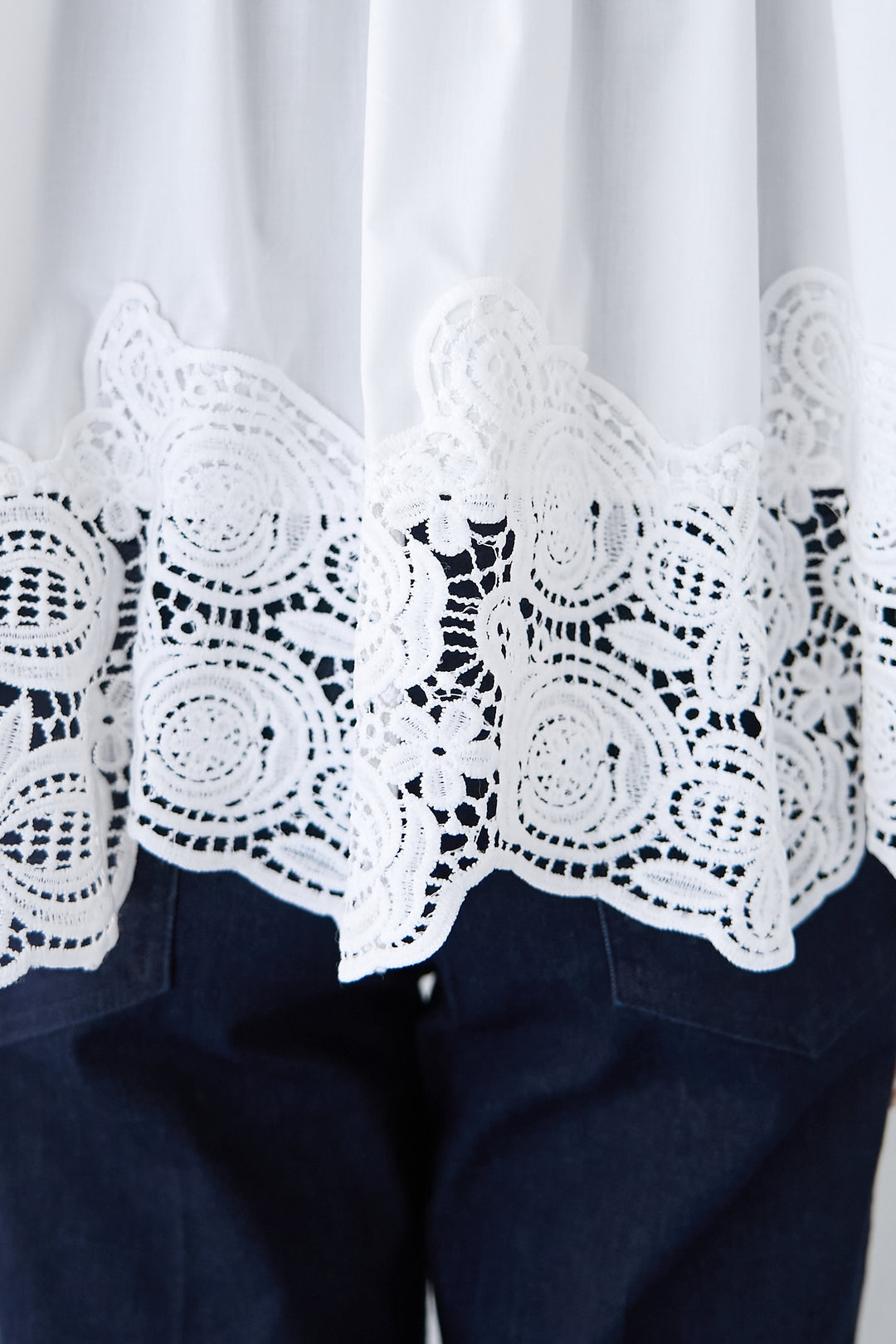 シャーリングネックボリュームブラウス