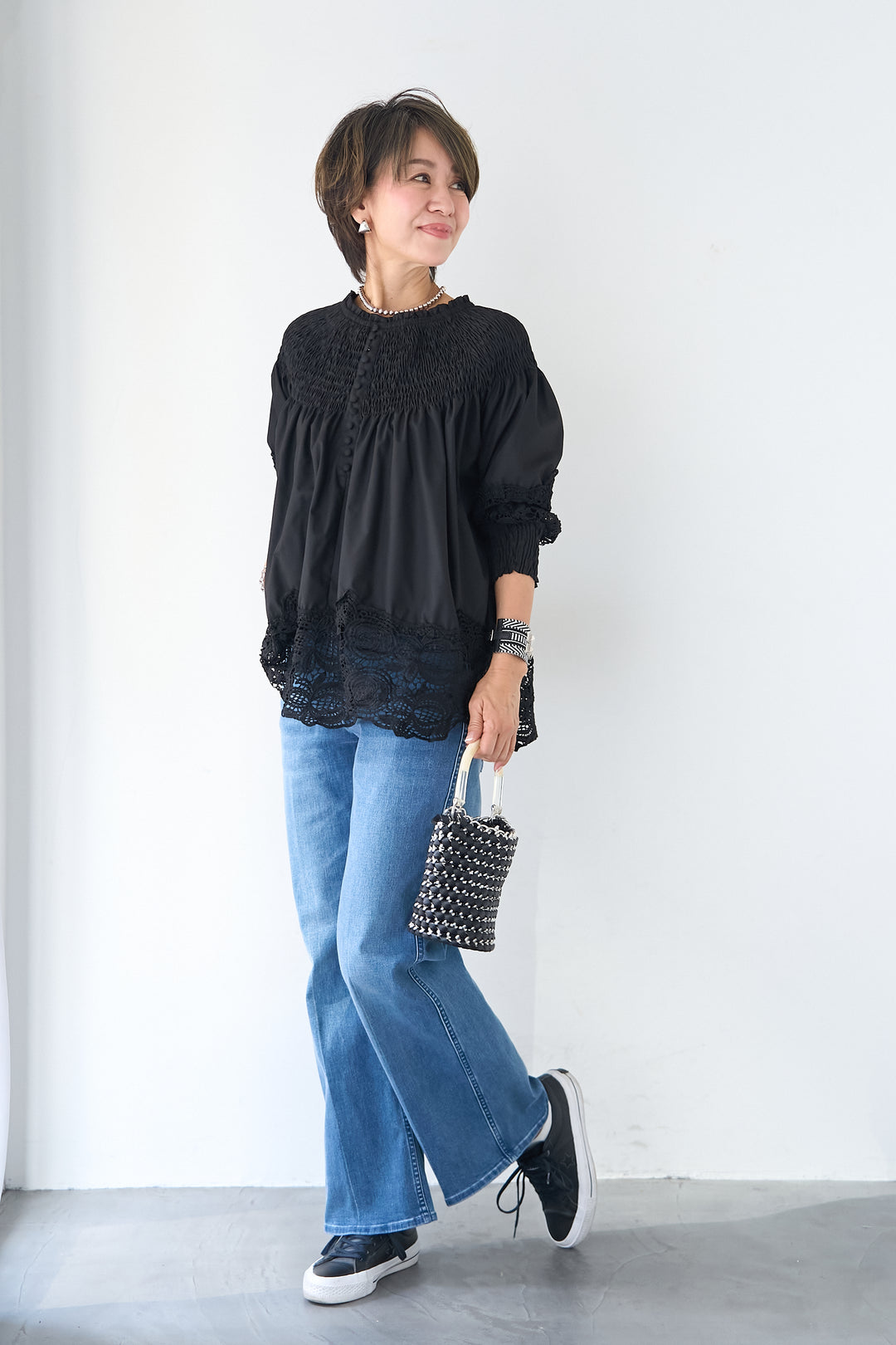 シャーリングネックボリュームブラウス