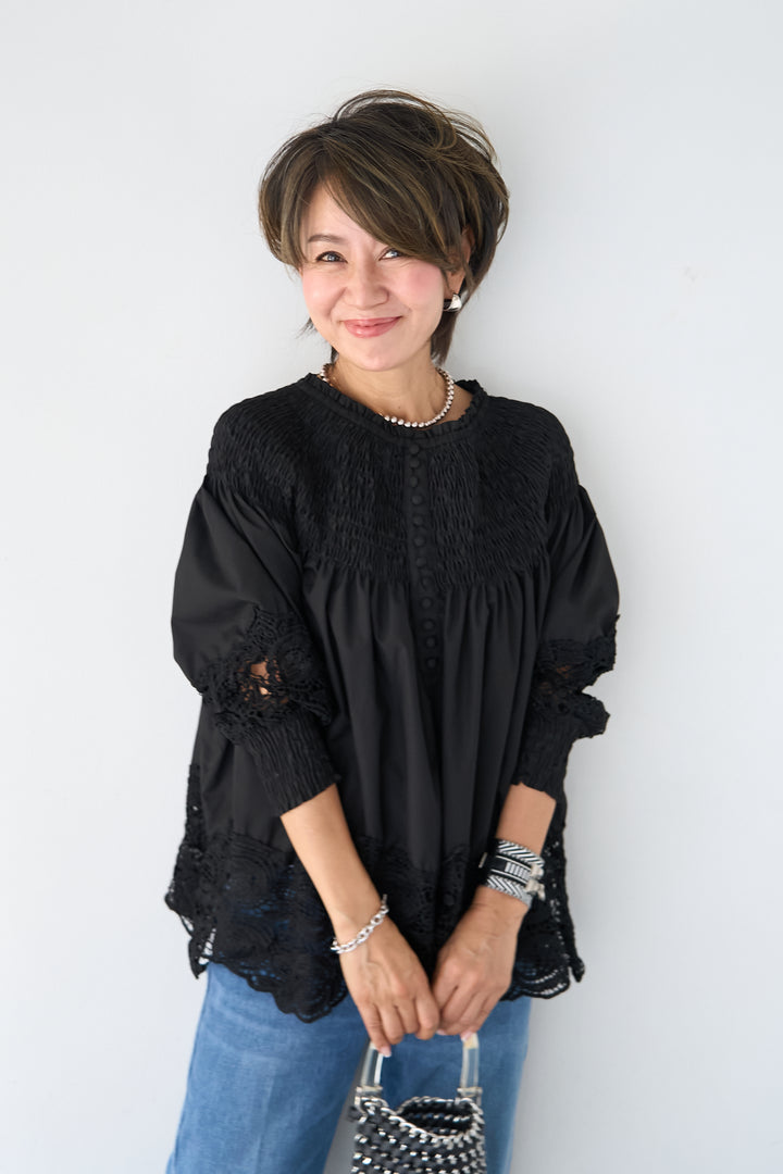 シャーリングネックボリュームブラウス