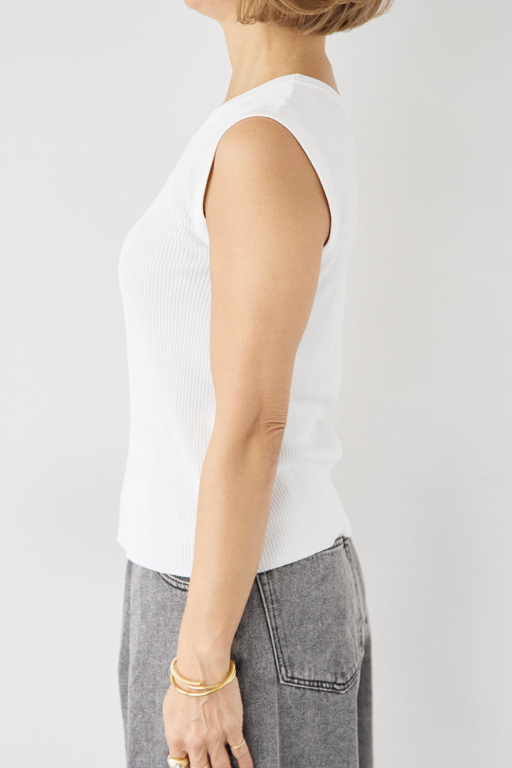 フロントドロップリブタンク