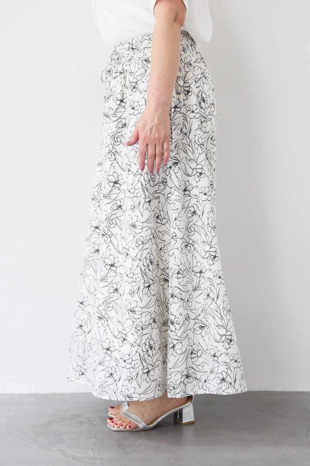 [SET]ツイストドレープVネックT+フラワープリントスカンツ(2set)