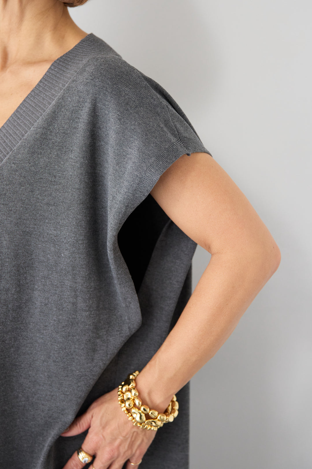 深Vネック サイドスリット ニットロングワンピース