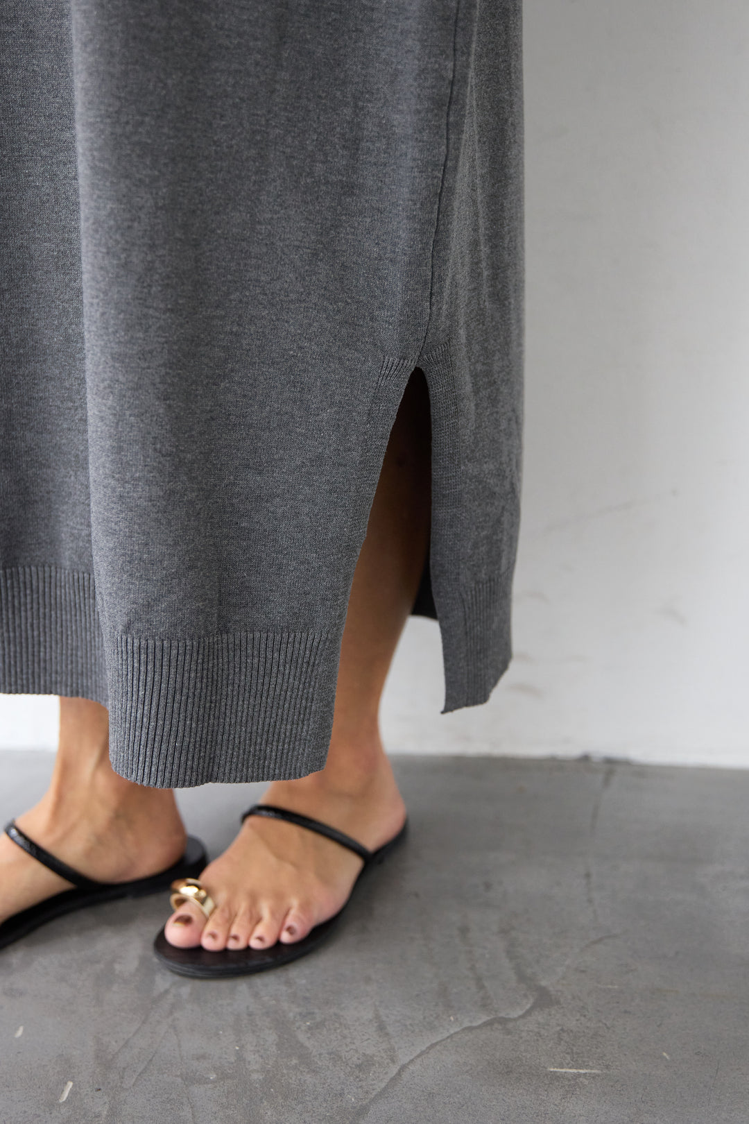 深Vネック サイドスリット ニットロングワンピース