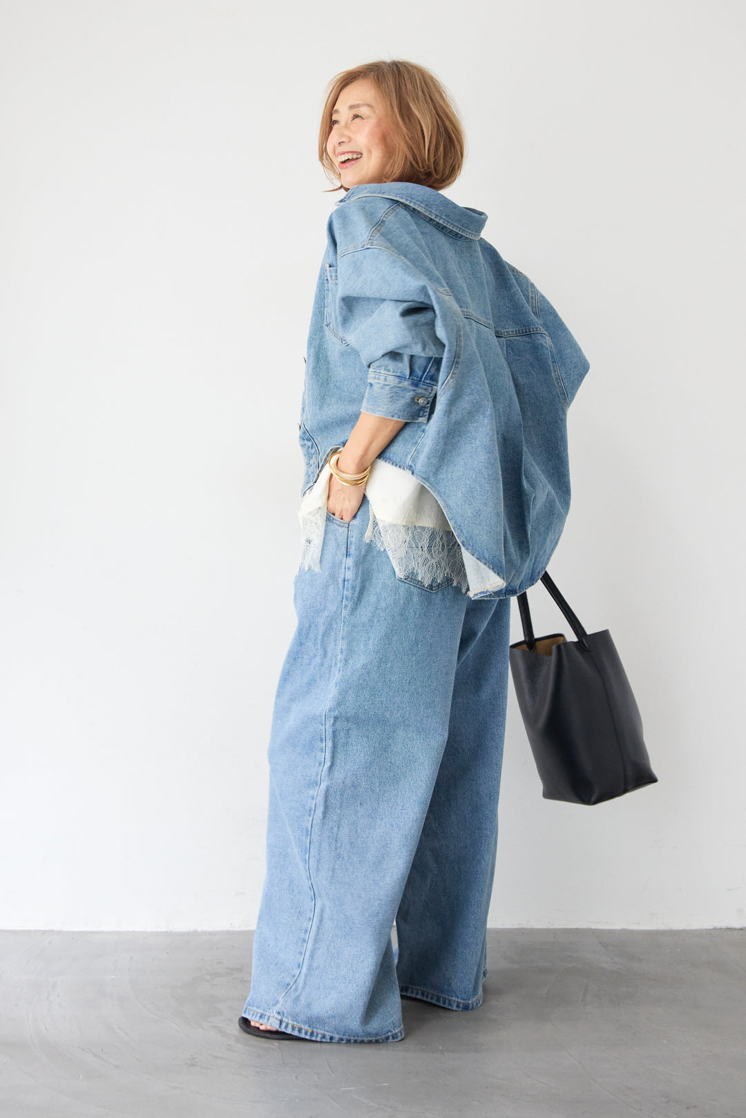 フロントタック・ワイドデニムパンツ