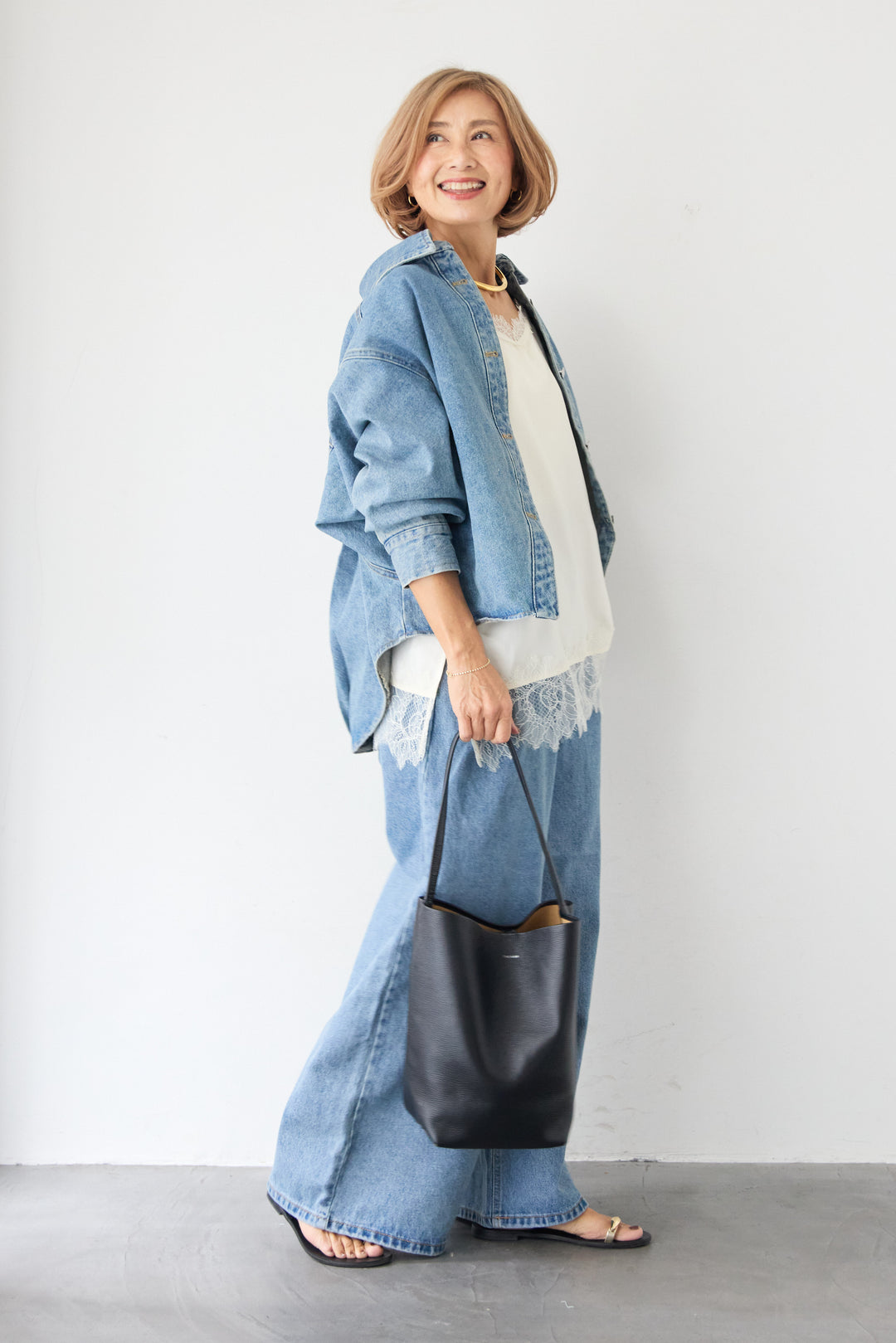 フロントタック・ワイドデニムパンツ