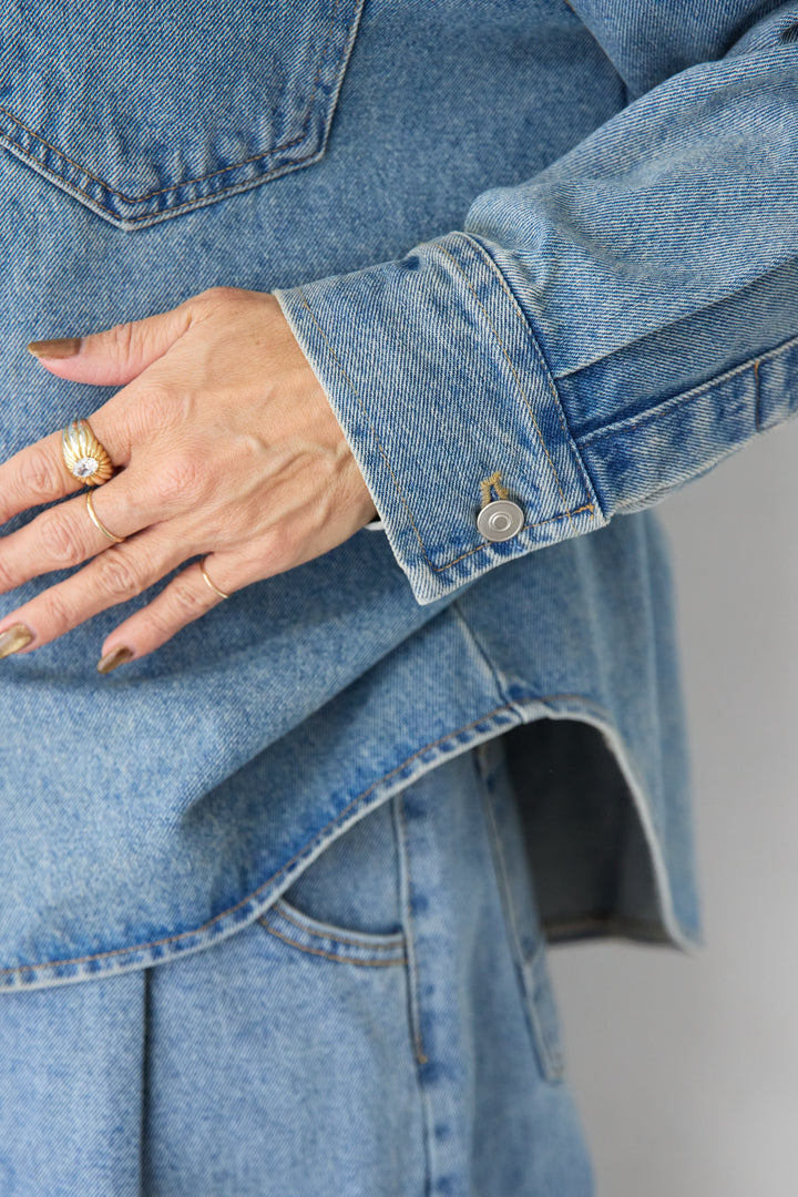 ワイドシルエット・デニムシャツジャケット
