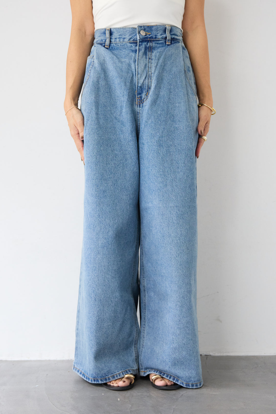 フロントタック・ワイドデニムパンツ