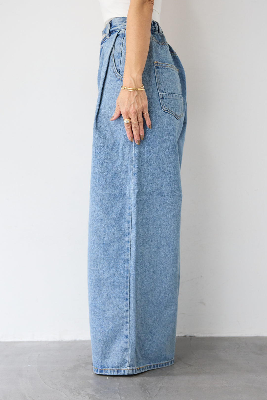 フロントタック・ワイドデニムパンツ