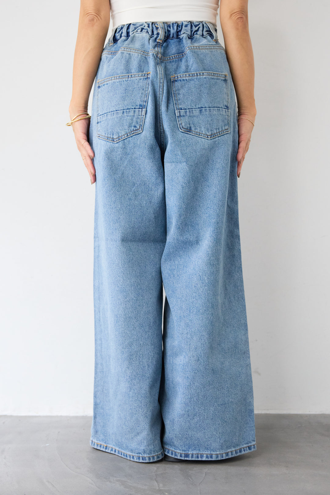 フロントタック・ワイドデニムパンツ