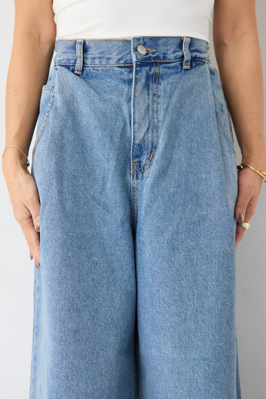 フロントタック・ワイドデニムパンツ