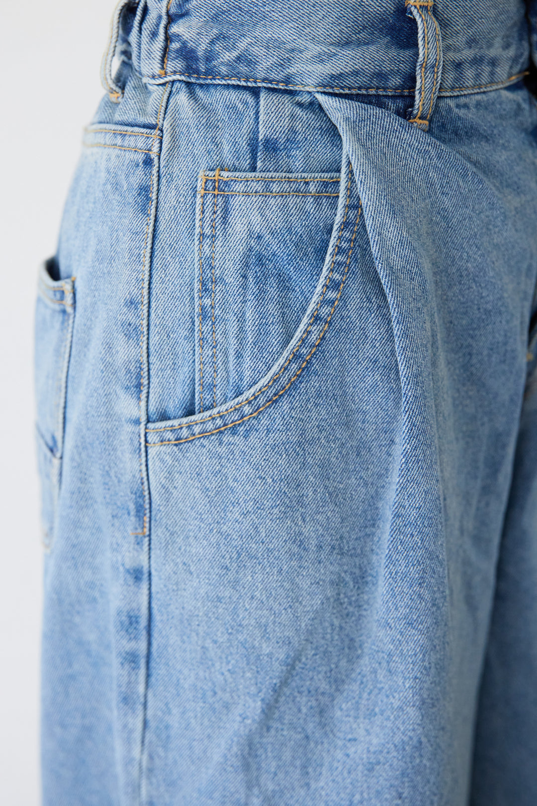 フロントタック・ワイドデニムパンツ