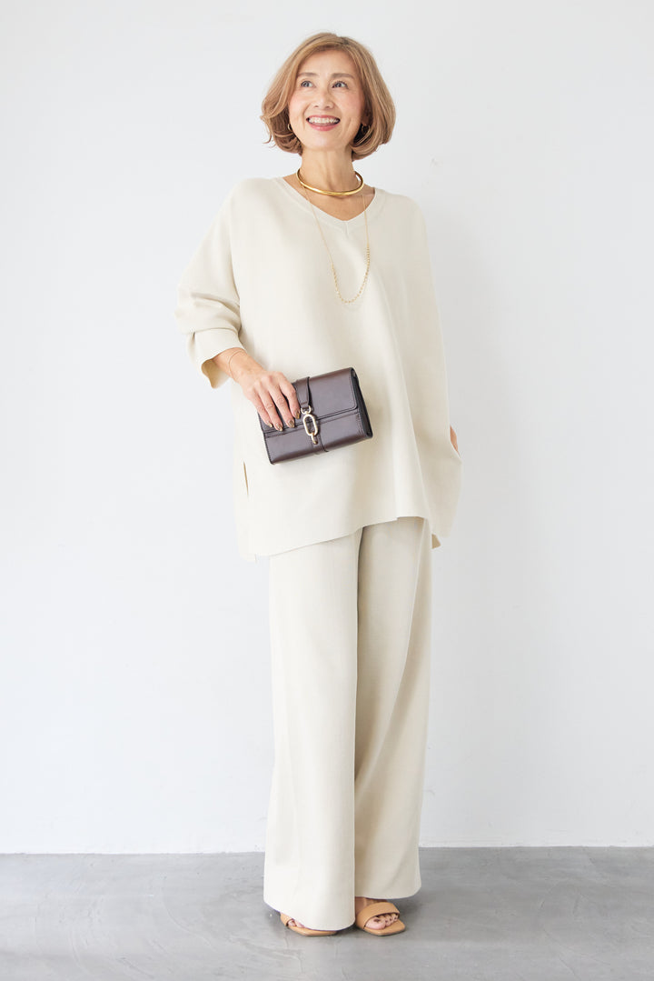 Vネックオーバーニット×ワイドパンツ ニットセットアップ