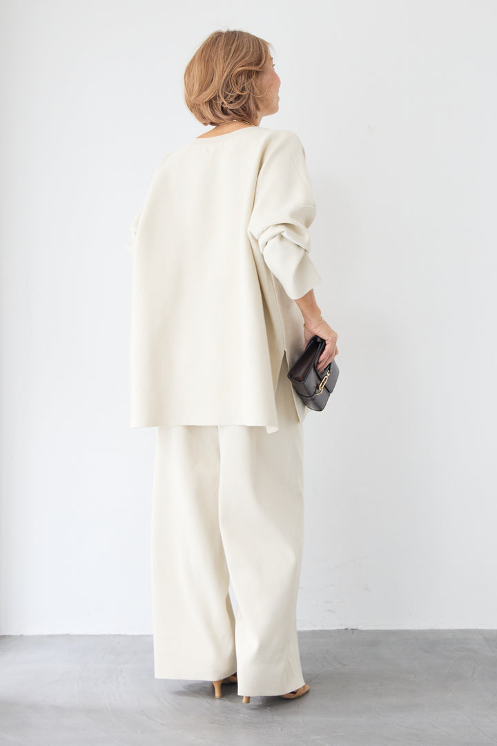 Vネックオーバーニット×ワイドパンツ ニットセットアップ